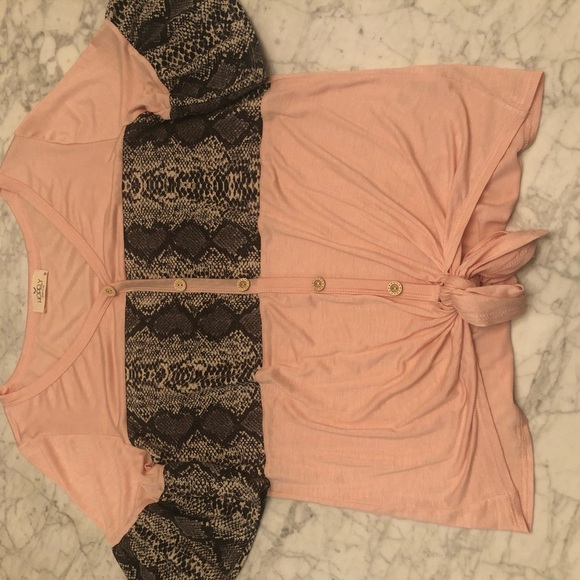 Super cute summer top - Picture 1 of 2